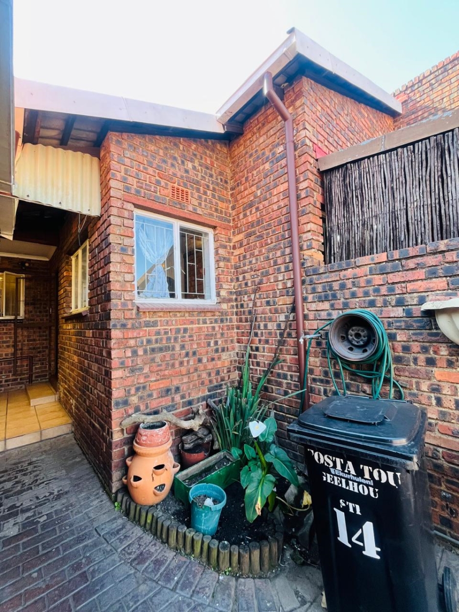 3 Bedroom Property for Sale in Birchleigh North Gauteng