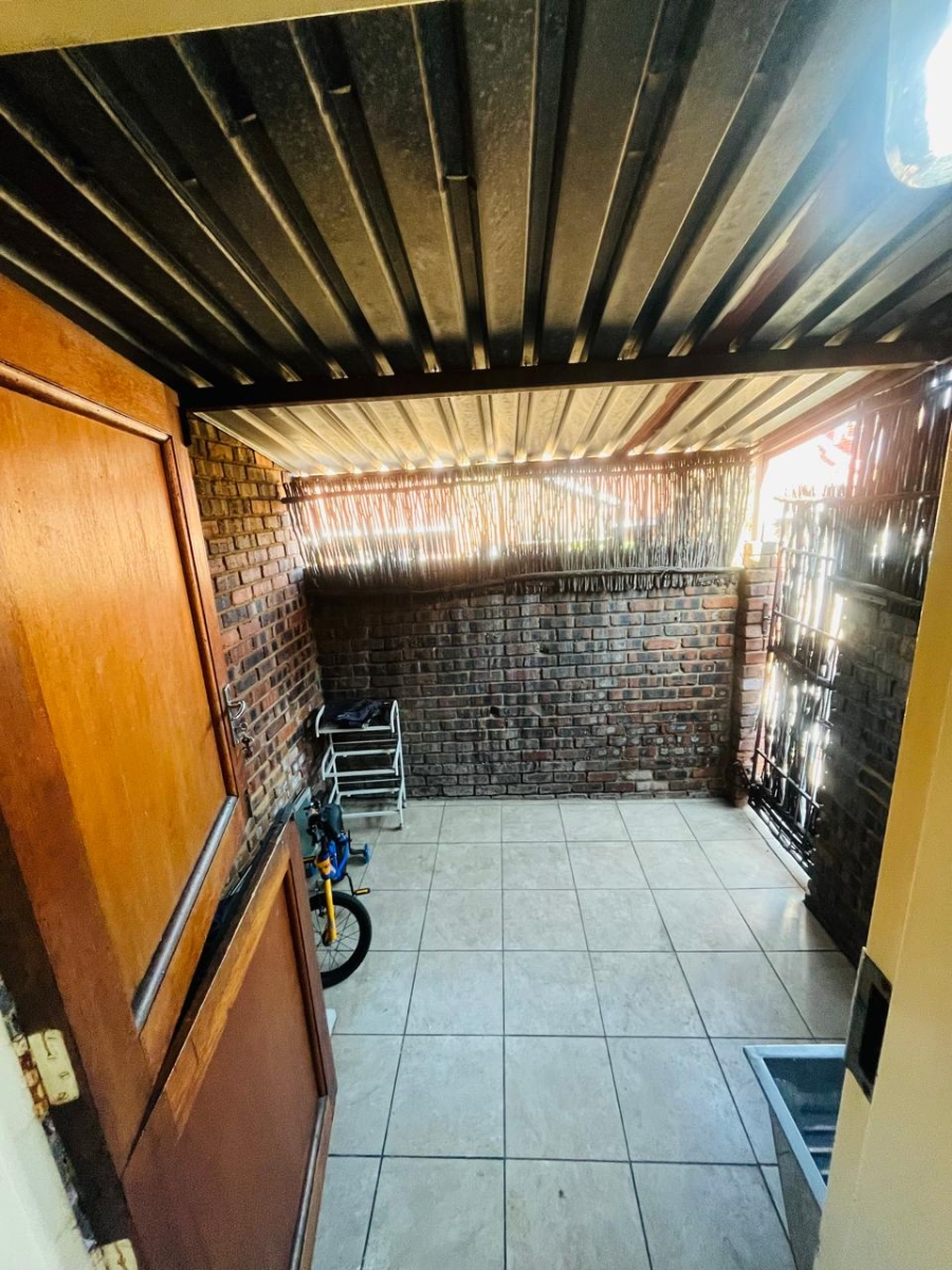 3 Bedroom Property for Sale in Birchleigh North Gauteng