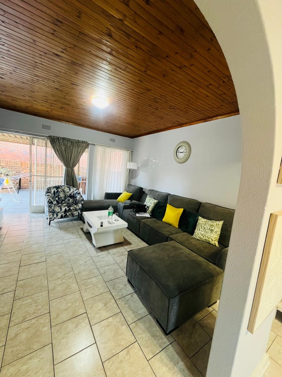 3 Bedroom Property for Sale in Birchleigh North Gauteng