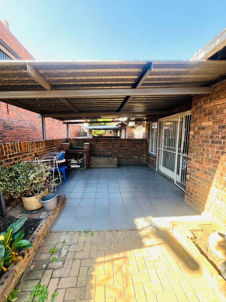 3 Bedroom Property for Sale in Birchleigh North Gauteng