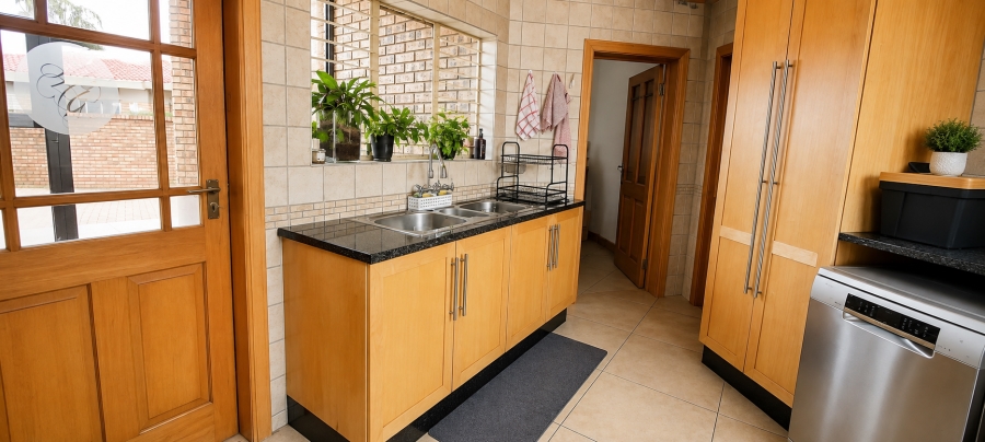 6 Bedroom Property for Sale in Sunward Park Gauteng