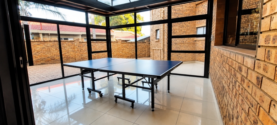 6 Bedroom Property for Sale in Sunward Park Gauteng