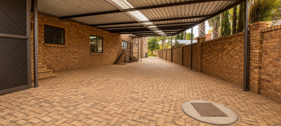 6 Bedroom Property for Sale in Sunward Park Gauteng