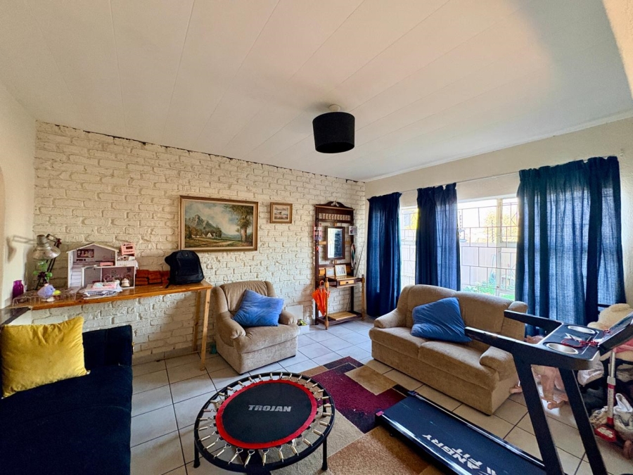 3 Bedroom Property for Sale in Strubenvale Gauteng