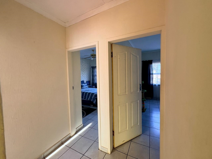 3 Bedroom Property for Sale in Strubenvale Gauteng