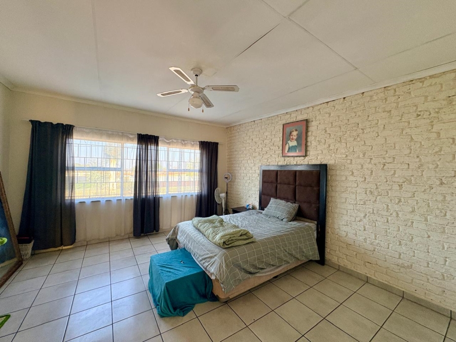 3 Bedroom Property for Sale in Strubenvale Gauteng