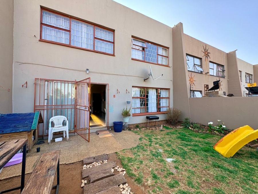 3 Bedroom Property for Sale in Strubenvale Gauteng