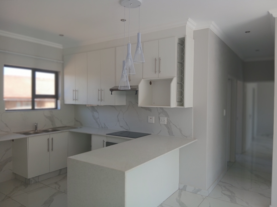 3 Bedroom Property for Sale in Dersley Gauteng