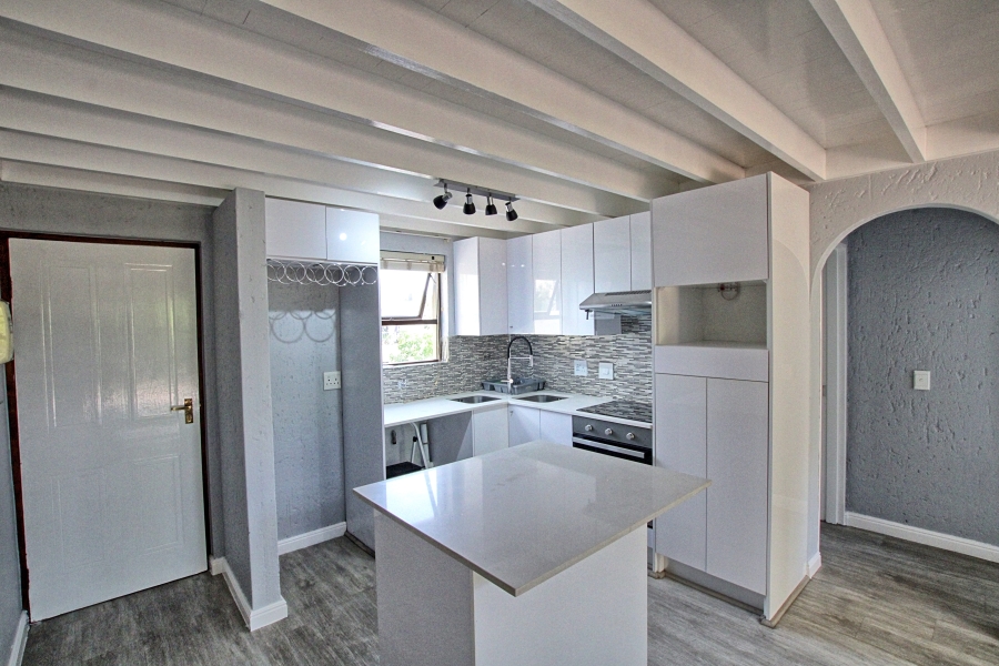 To Let 1 Bedroom Property for Rent in Lonehill Gauteng