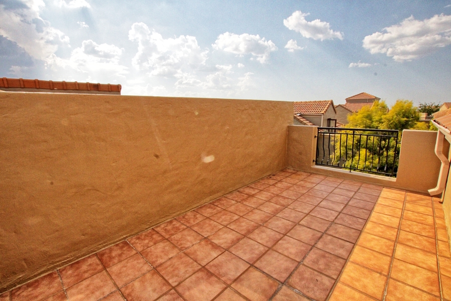 To Let 1 Bedroom Property for Rent in Lonehill Gauteng