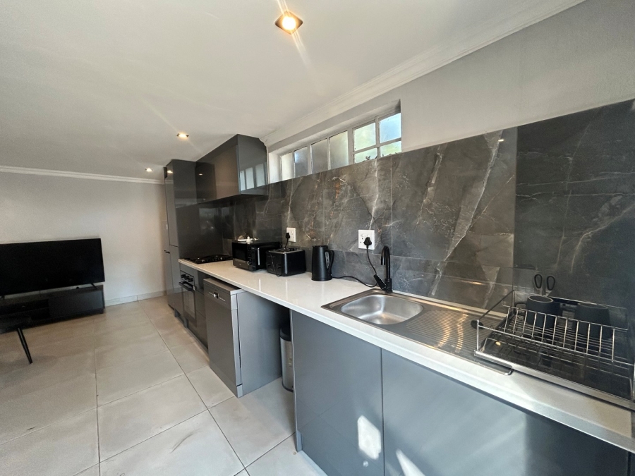 To Let 1 Bedroom Property for Rent in Houghton Estate Gauteng