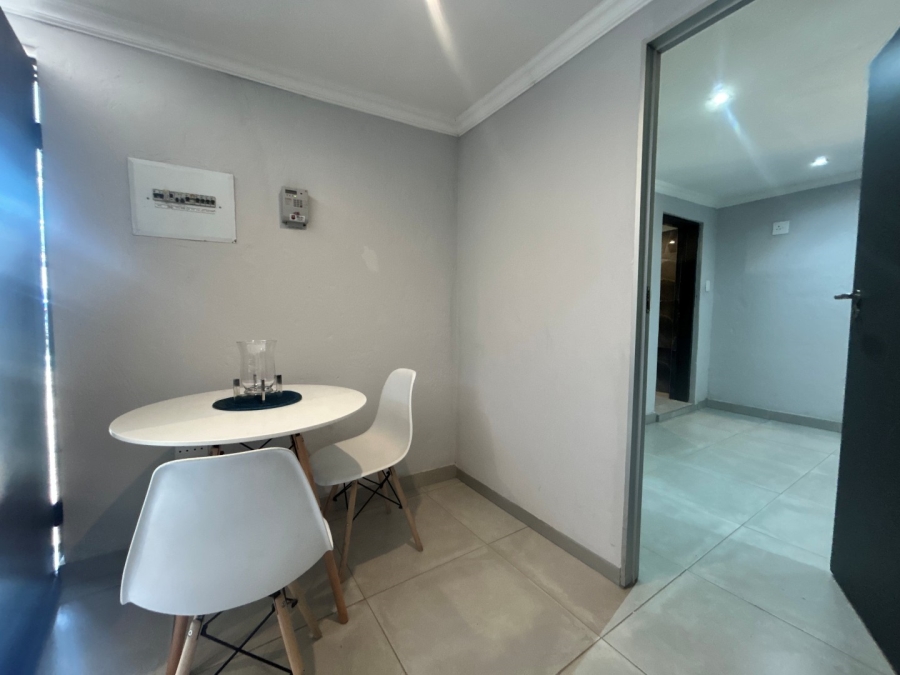To Let 1 Bedroom Property for Rent in Houghton Estate Gauteng