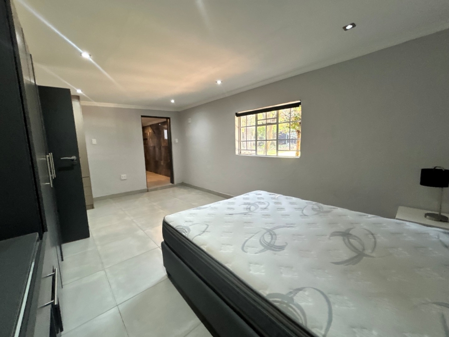 To Let 1 Bedroom Property for Rent in Houghton Estate Gauteng