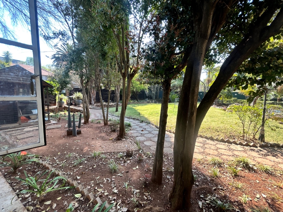 To Let 1 Bedroom Property for Rent in Houghton Estate Gauteng
