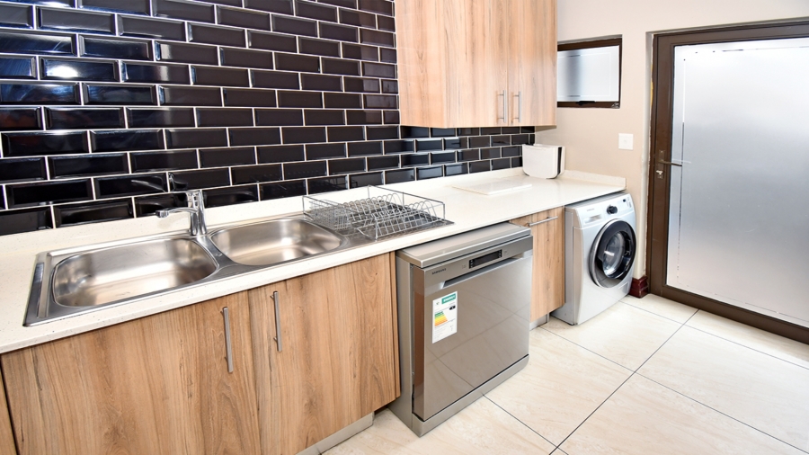 To Let 4 Bedroom Property for Rent in Blue Valley Golf Estate Gauteng