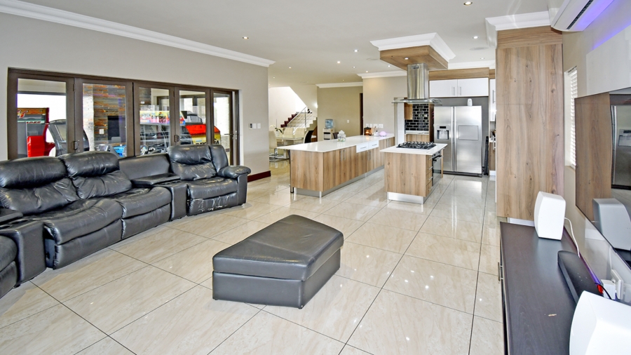 To Let 4 Bedroom Property for Rent in Blue Valley Golf Estate Gauteng