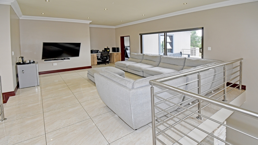 To Let 4 Bedroom Property for Rent in Blue Valley Golf Estate Gauteng