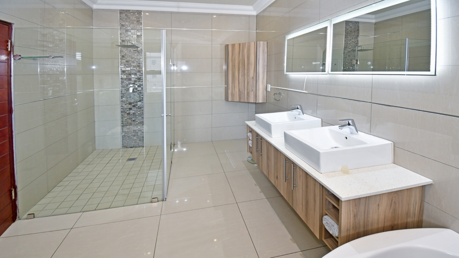 To Let 4 Bedroom Property for Rent in Blue Valley Golf Estate Gauteng