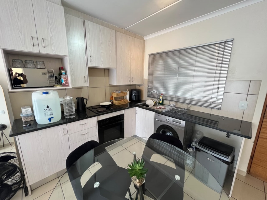 2 Bedroom Property for Sale in Barbeque Downs Gauteng