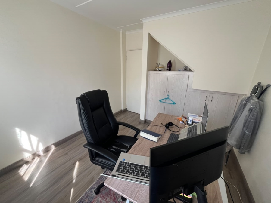 2 Bedroom Property for Sale in Barbeque Downs Gauteng
