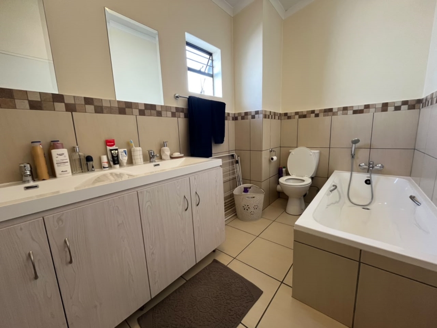 2 Bedroom Property for Sale in Barbeque Downs Gauteng