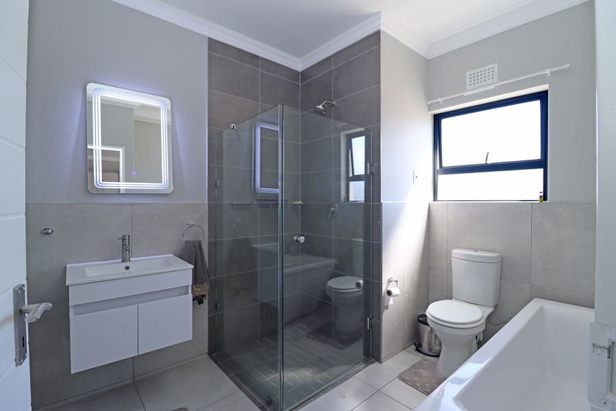 4 Bedroom Property for Sale in Glen Austin Gauteng