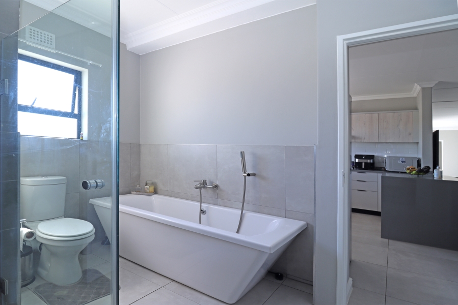 4 Bedroom Property for Sale in Glen Austin Gauteng