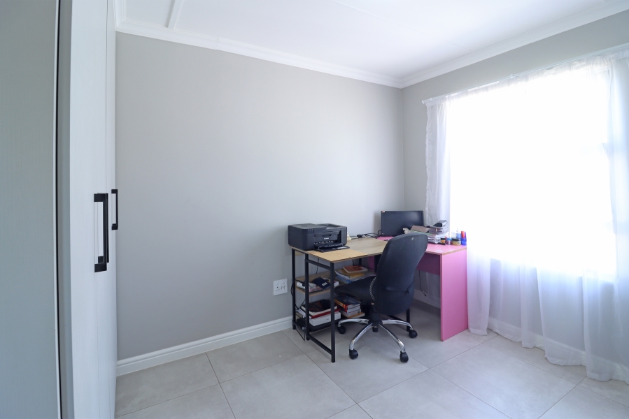 4 Bedroom Property for Sale in Glen Austin Gauteng