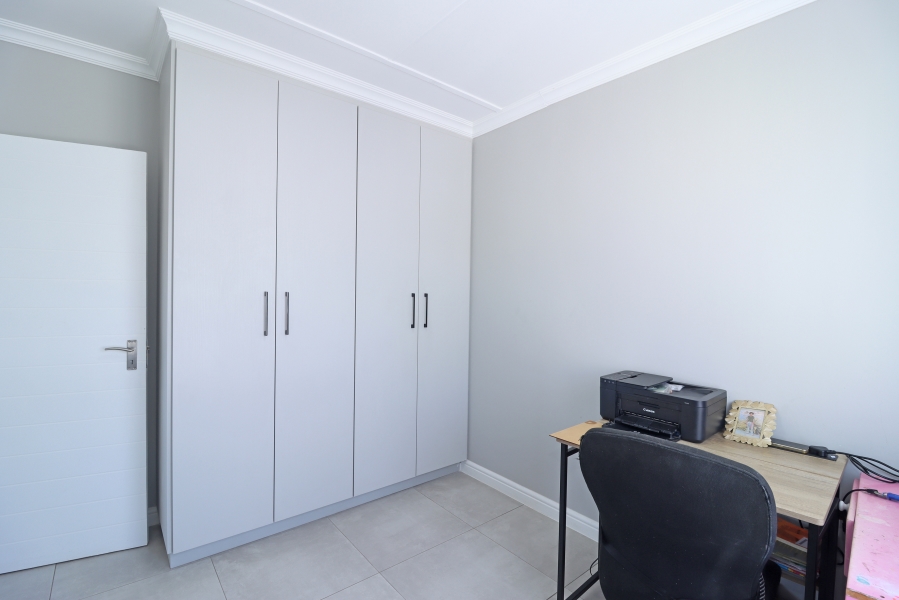 4 Bedroom Property for Sale in Glen Austin Gauteng