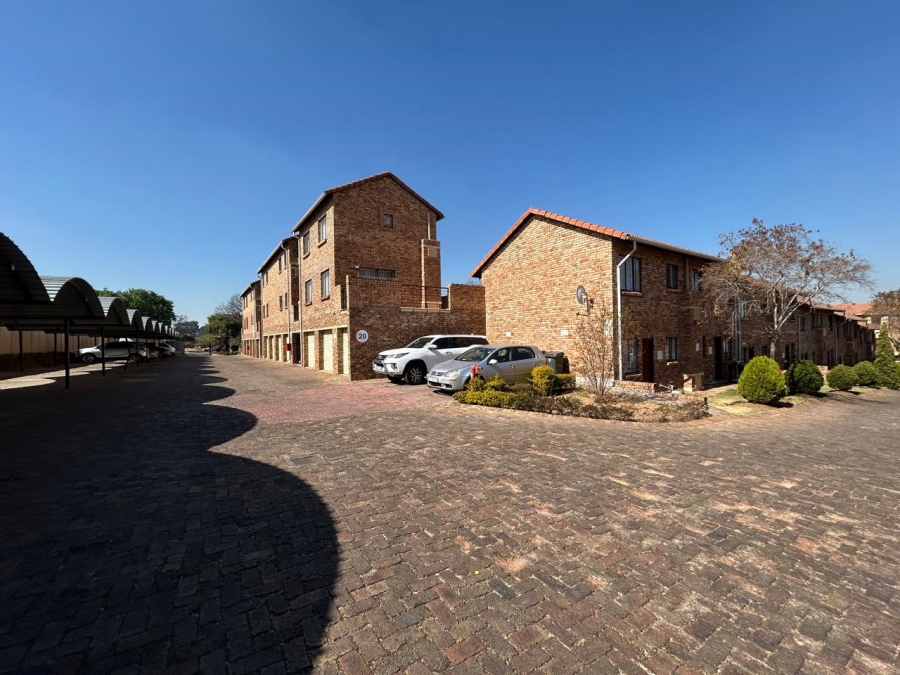 2 Bedroom Property for Sale in Halfway Gardens Gauteng