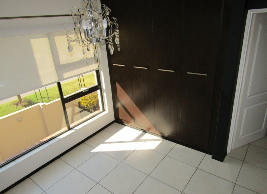 2 Bedroom Property for Sale in Oakdene Gauteng