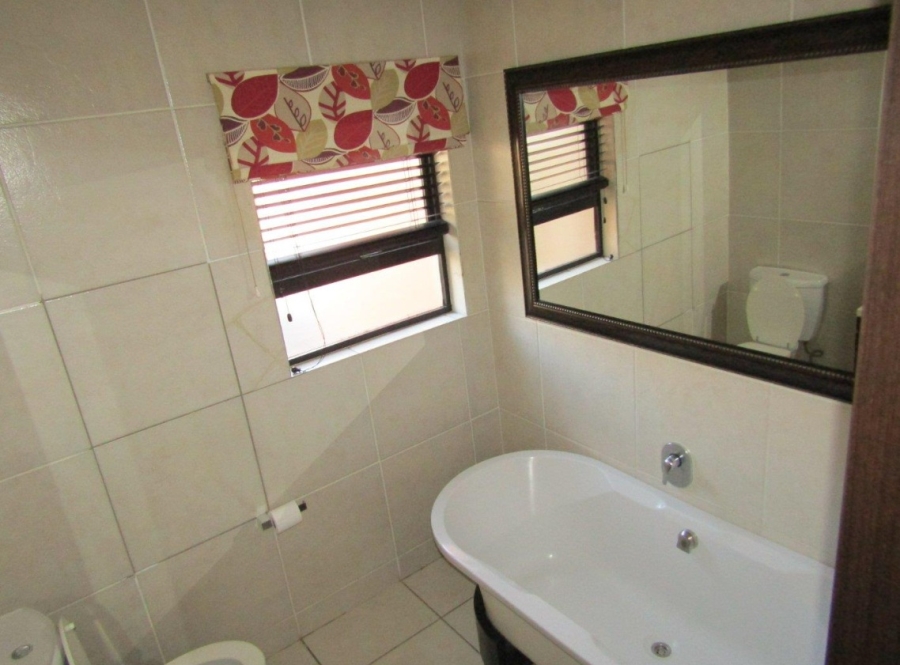 2 Bedroom Property for Sale in Oakdene Gauteng