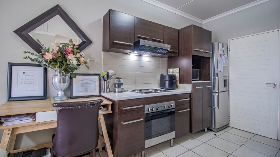 2 Bedroom Property for Sale in Oakdene Gauteng