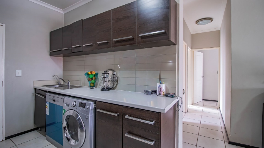 2 Bedroom Property for Sale in Oakdene Gauteng