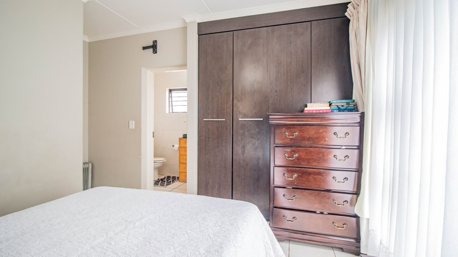 2 Bedroom Property for Sale in Oakdene Gauteng