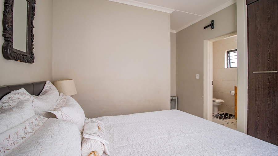 2 Bedroom Property for Sale in Oakdene Gauteng
