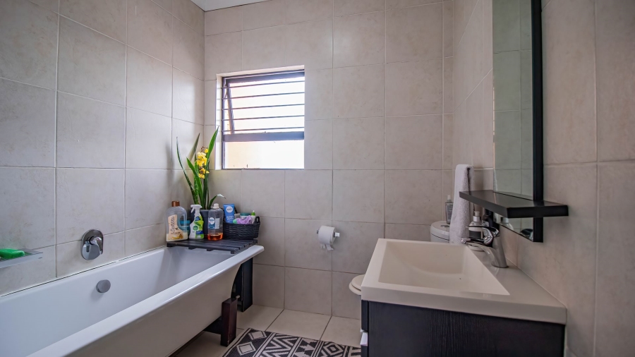 2 Bedroom Property for Sale in Oakdene Gauteng