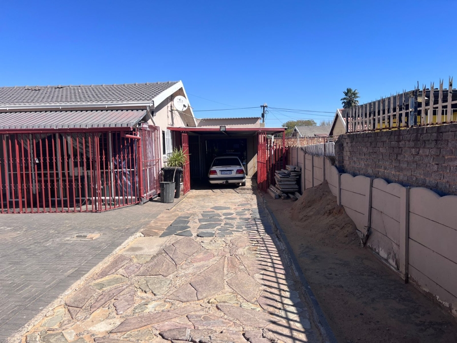 4 Bedroom Property for Sale in Robertsham Gauteng