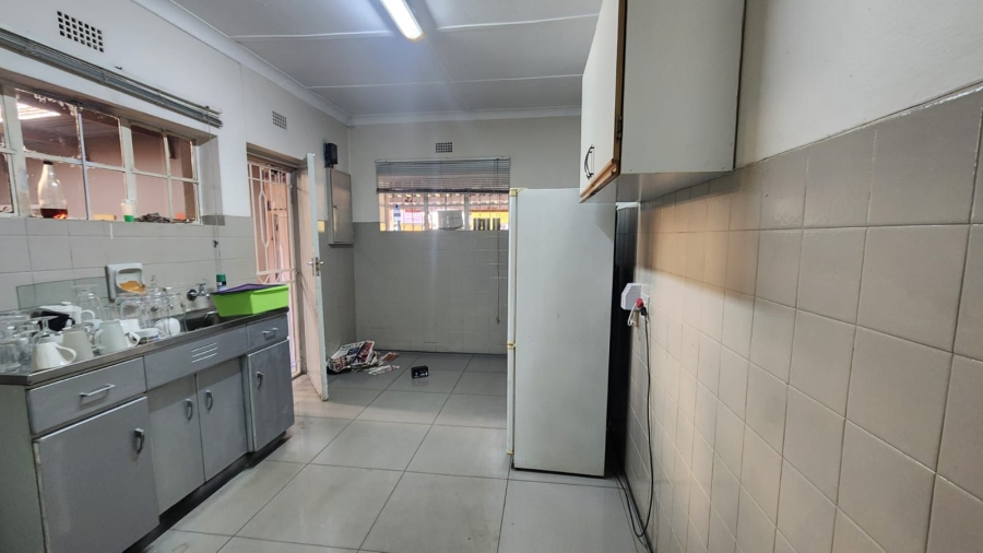 4 Bedroom Property for Sale in Robertsham Gauteng