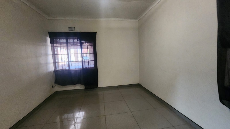 4 Bedroom Property for Sale in Robertsham Gauteng