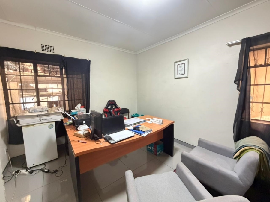 4 Bedroom Property for Sale in Robertsham Gauteng