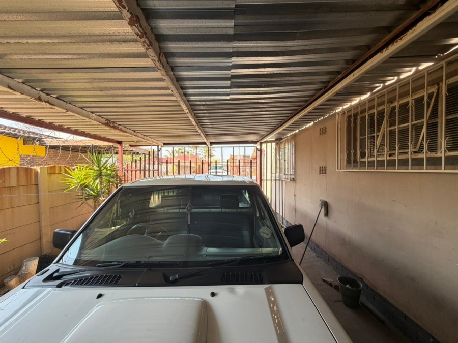4 Bedroom Property for Sale in Robertsham Gauteng