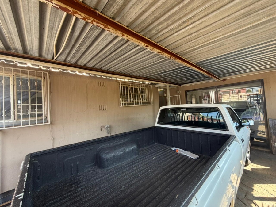 4 Bedroom Property for Sale in Robertsham Gauteng