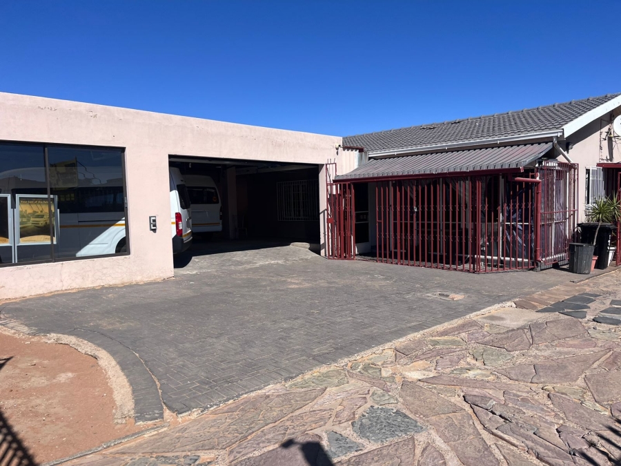 4 Bedroom Property for Sale in Robertsham Gauteng