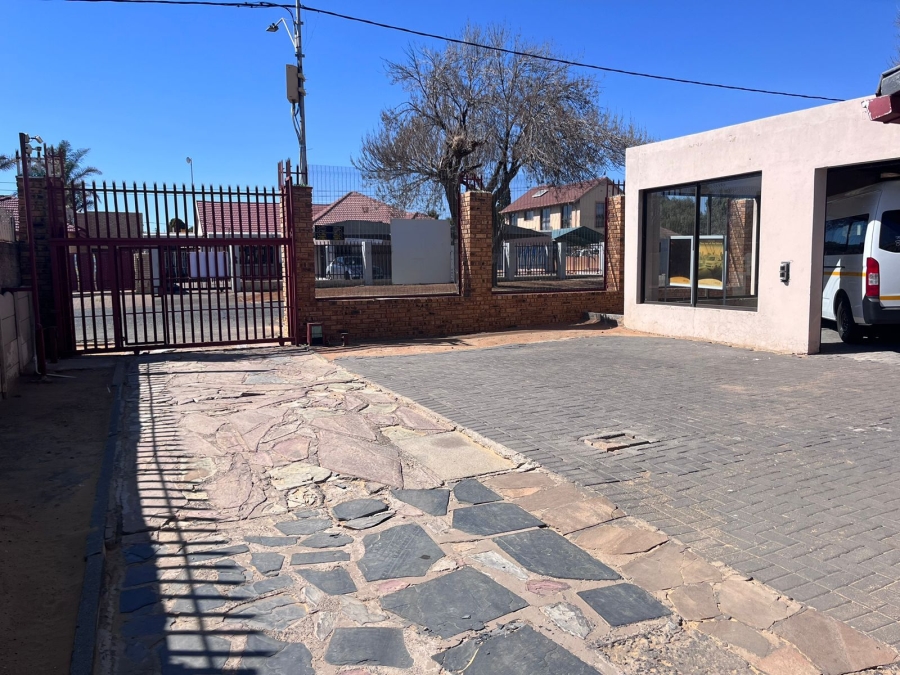 4 Bedroom Property for Sale in Robertsham Gauteng
