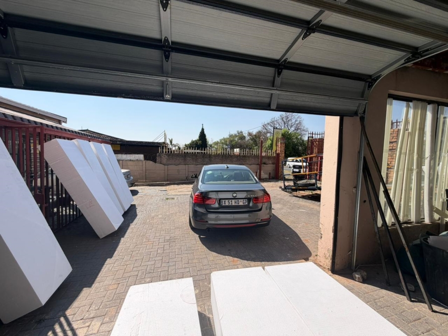 4 Bedroom Property for Sale in Robertsham Gauteng