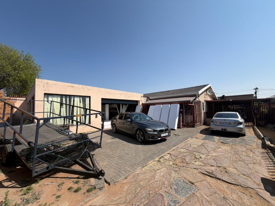4 Bedroom Property for Sale in Robertsham Gauteng