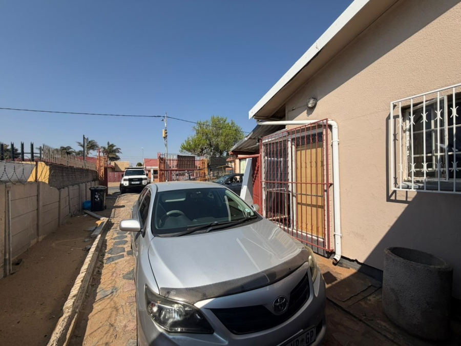 4 Bedroom Property for Sale in Robertsham Gauteng