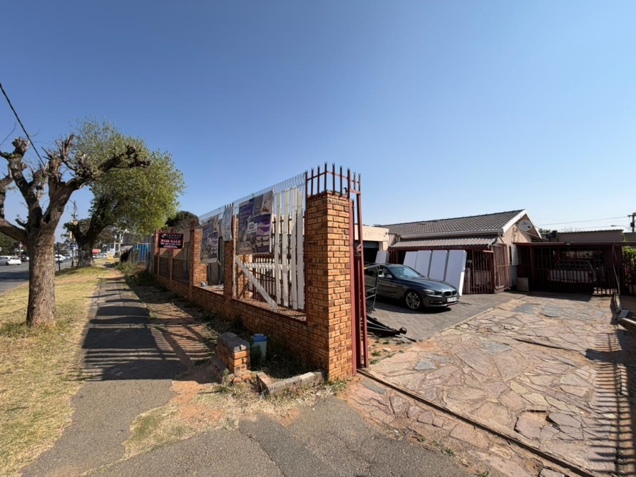 4 Bedroom Property for Sale in Robertsham Gauteng