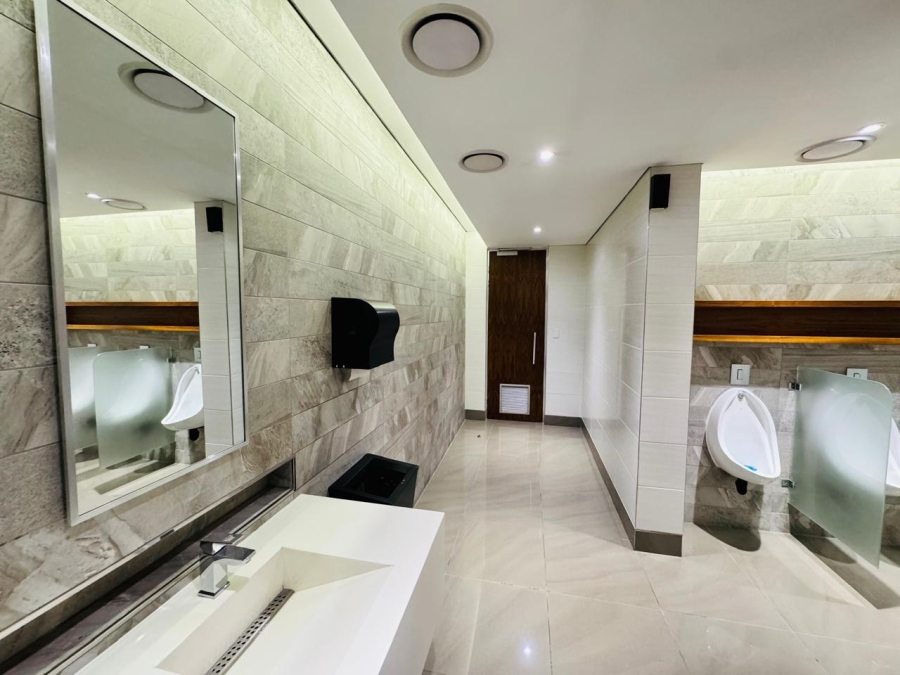 To Let Commercial Property for Rent in Vorna Valley Gauteng